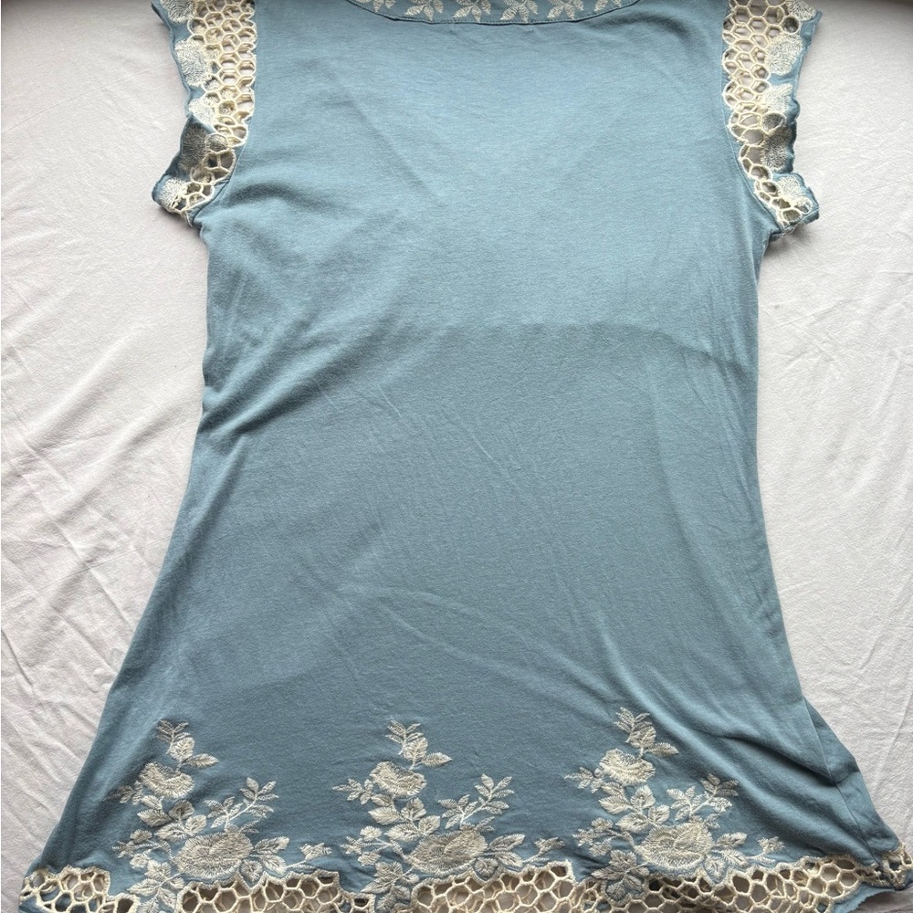 BCBGMaxAzria Light Blue V-Neck Embroidered Tunic with Cream Lace - Picture 5 of 8